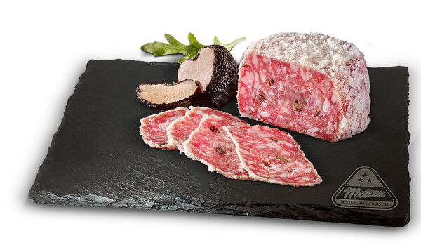 Bild: Salami Praliné mit Sommertrüffeln umhüllt mit Parmigiano Reggiano